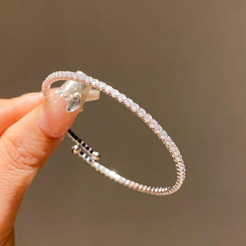 Simple Zircon Geometric Open Bracelet, a Fashionable and Sophisticated Luxury Bracelet with a Personalized, Exquisite, and Unique Design, Ideal as a Gift for Women