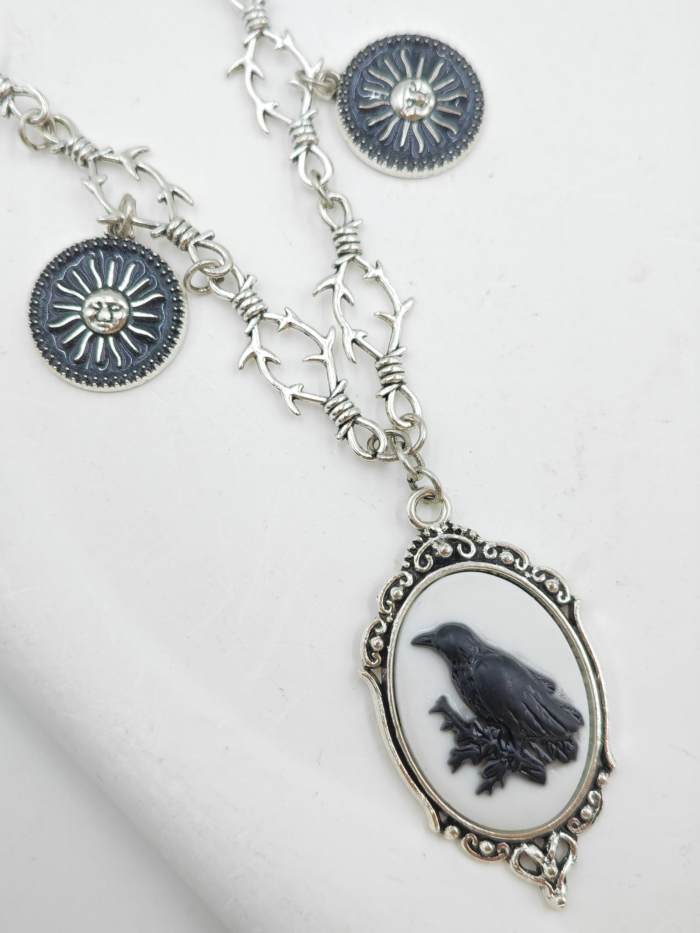 Vintage Relief Necklace, Unique Ethnic Style Flower Crow Gothic Pendant, Casual Zinc Alloy Chain, All Seasons Jewelry