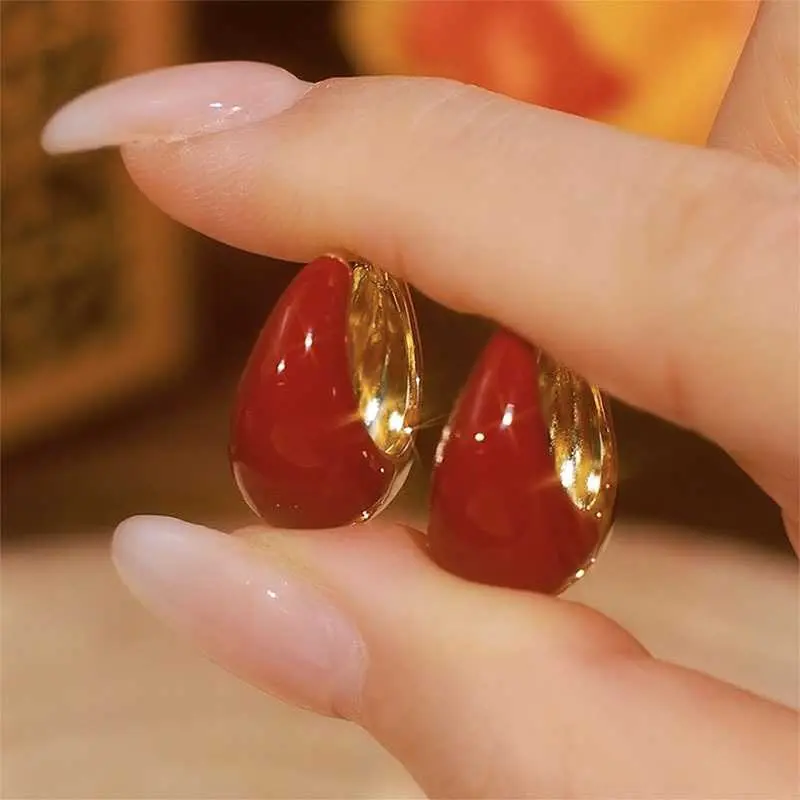 Women's French Vintage Glazed Red Teardrop Ear Clips, Autumn-Winter Flattering Costume Earrings with Fine Ornate Design, Versatile Accessory, DL260804G23