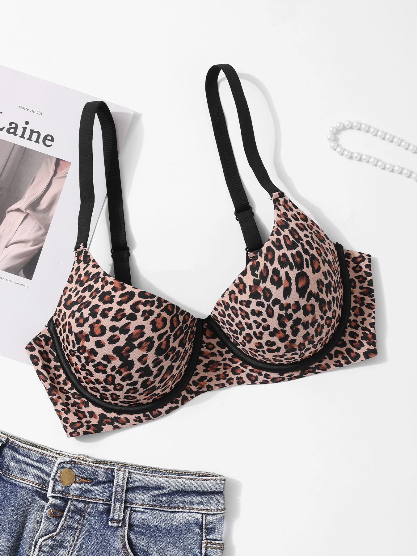 1 pack / 3 colors - Leopard print seamless bra - Four rows, two clasps - XS - XL size - Adjustable for shaping and support during exercise - Suitable for daily wear, parties, yoga - Comfortable, breathable, fits well and is skin-friendly - Women's bra