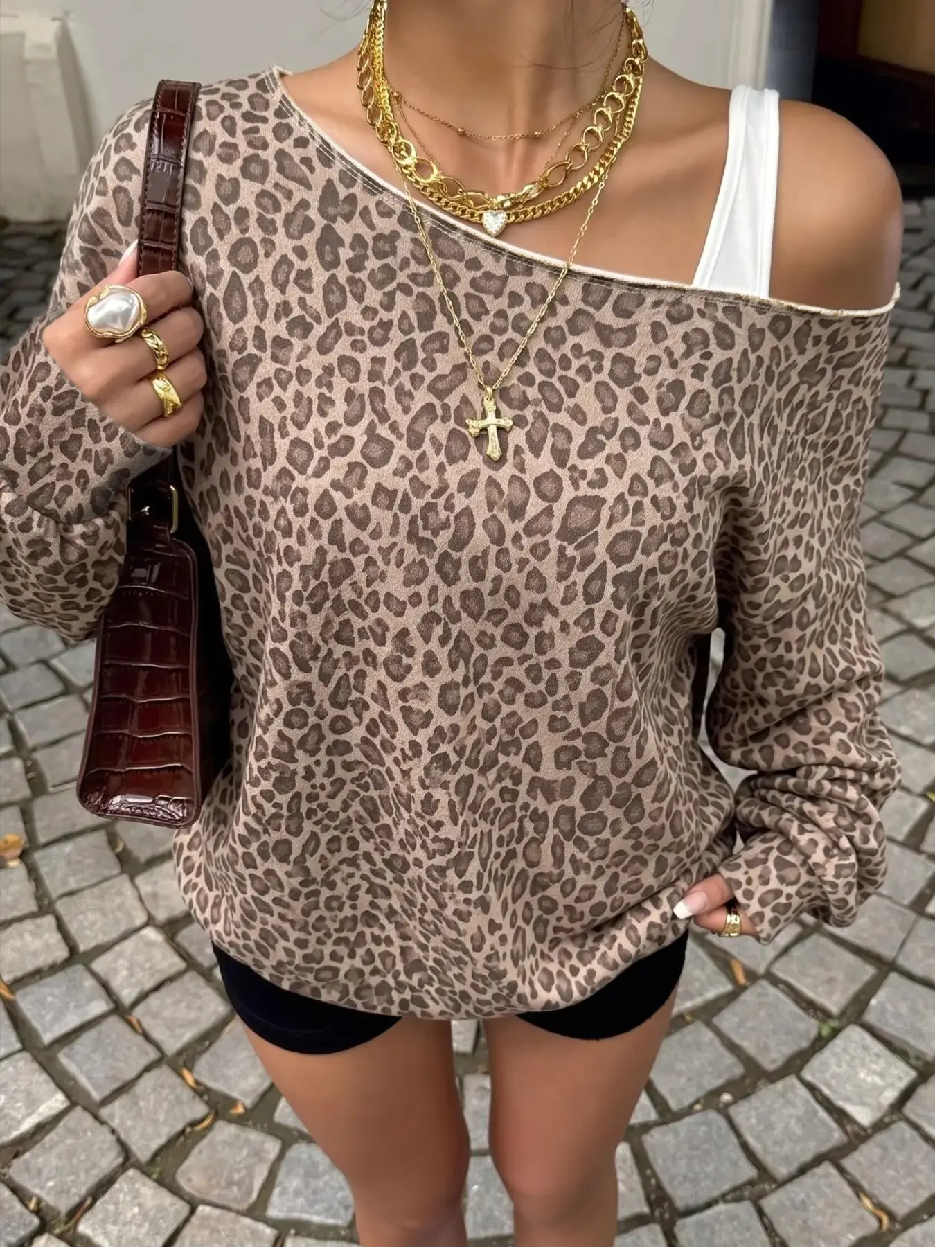 Women's New Leopard Print Sweatshirt with Off-Shoulder Design, Animal Print Long Sleeve Top for Autumn & Winter, Stylish Casual Wear for Ladies