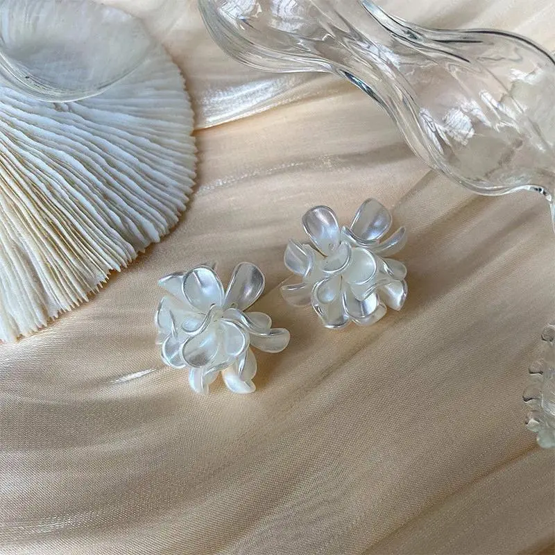 Fashion Handmade Imitation Pearl Flower Stud Earring For Women Elegant Cheap Earrings Party Trending Jewelry Wholesale 2024 New