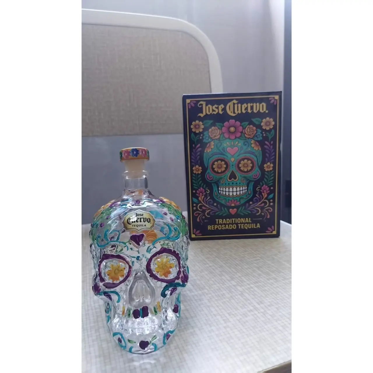 New Halloween Skull Whiskey Bottle, 350ML Skull Decanter, Unique Spirits Glassware, Perfect for Parties & Gifts, Novelty Drinkware