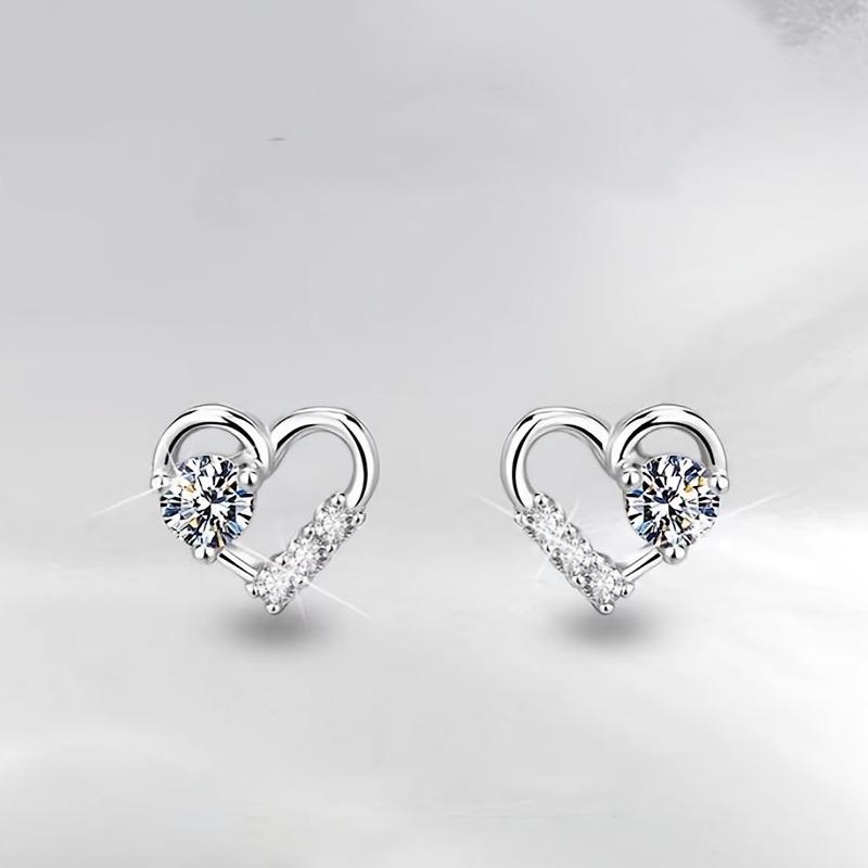 1 Pair of Women'S Silvery Heart-Shaped Earrings, Copper Inlaid with Synthetic Zirconia, Fashionable, Luxurious, And Noble, Suitable for Female Friends' Celebrations, Parties, And Banquets, Valentine'S Day/Christmas/New Year Party Gifts