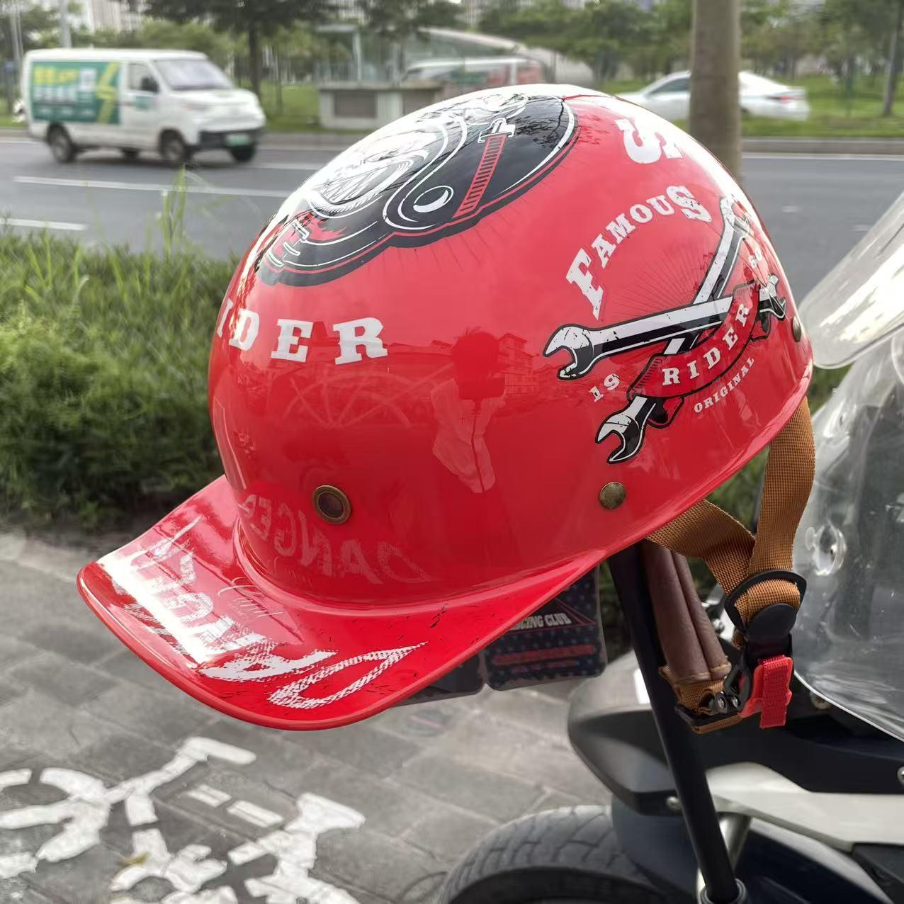 1 Vintage Style Half Helmet Unisex Lightweight, Adjustable Strap, Ventilation System and Impact-Resistant Design, Suitable for Men and Women, Motorcycle, Skateboarding, BMX Bicycling, Fashionable Design, Comfortable Fit and Easy-to-Clean Surface