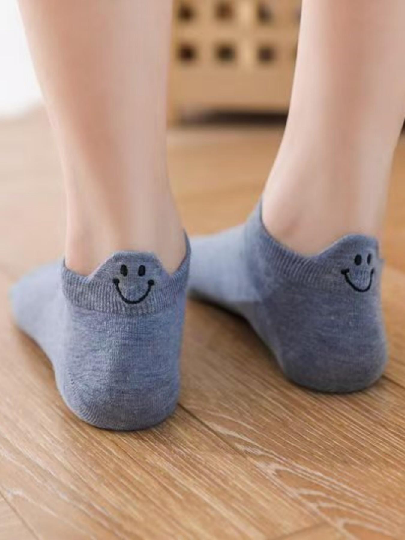 Men's and women's multi-color no-show socks with smiley face on the heel, 20 pairs sock packs, breathable, sweat-absorbent, comfortable, non-slip, short socks. Fashionable design perfectly meets the daily casual wear needs of men and women.