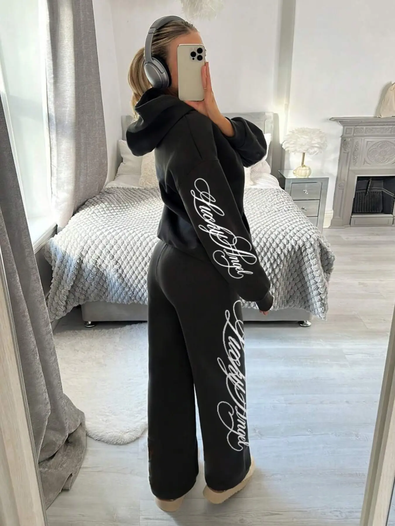 "Lucky Angel" slogan printed loose drawstring hoodie and straight-leg pants set, with fleece lining for warmth, women's athletic two-piece set, campus outfit, Y2K millennium style, streetwear set, OOTD set, autumn/winter collection, Fashion