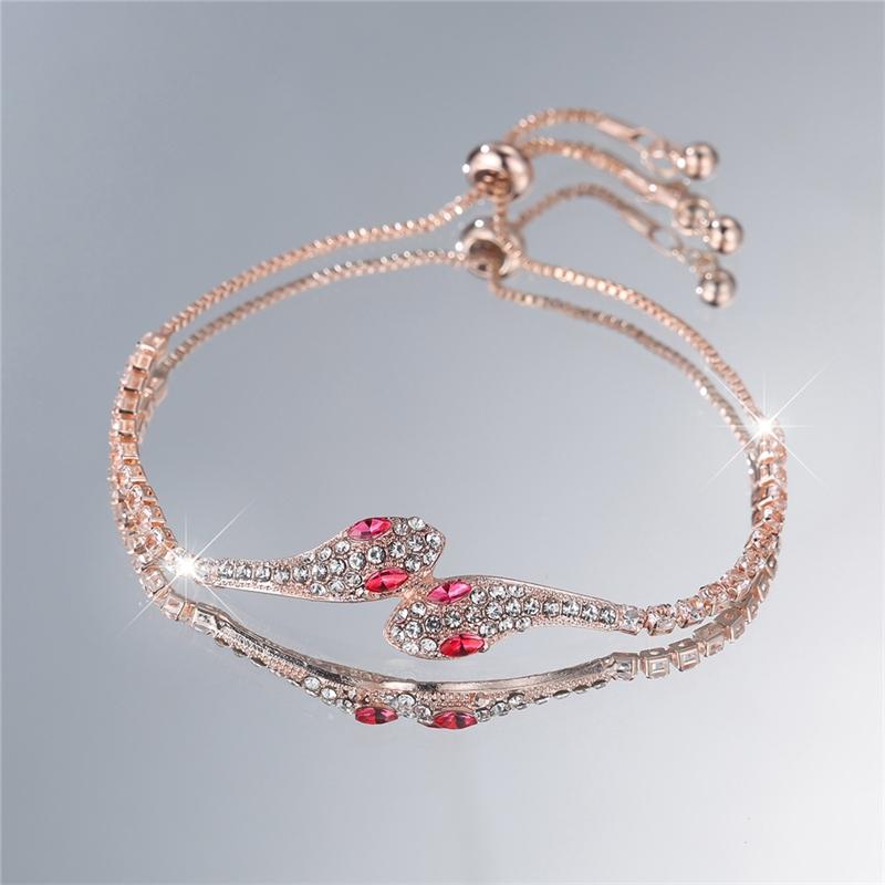 A bracelet made of synthetic red zirconia is fashionable, elegant and simple, suitable for women to wear at travel wedding parties Heart Design Bracelet