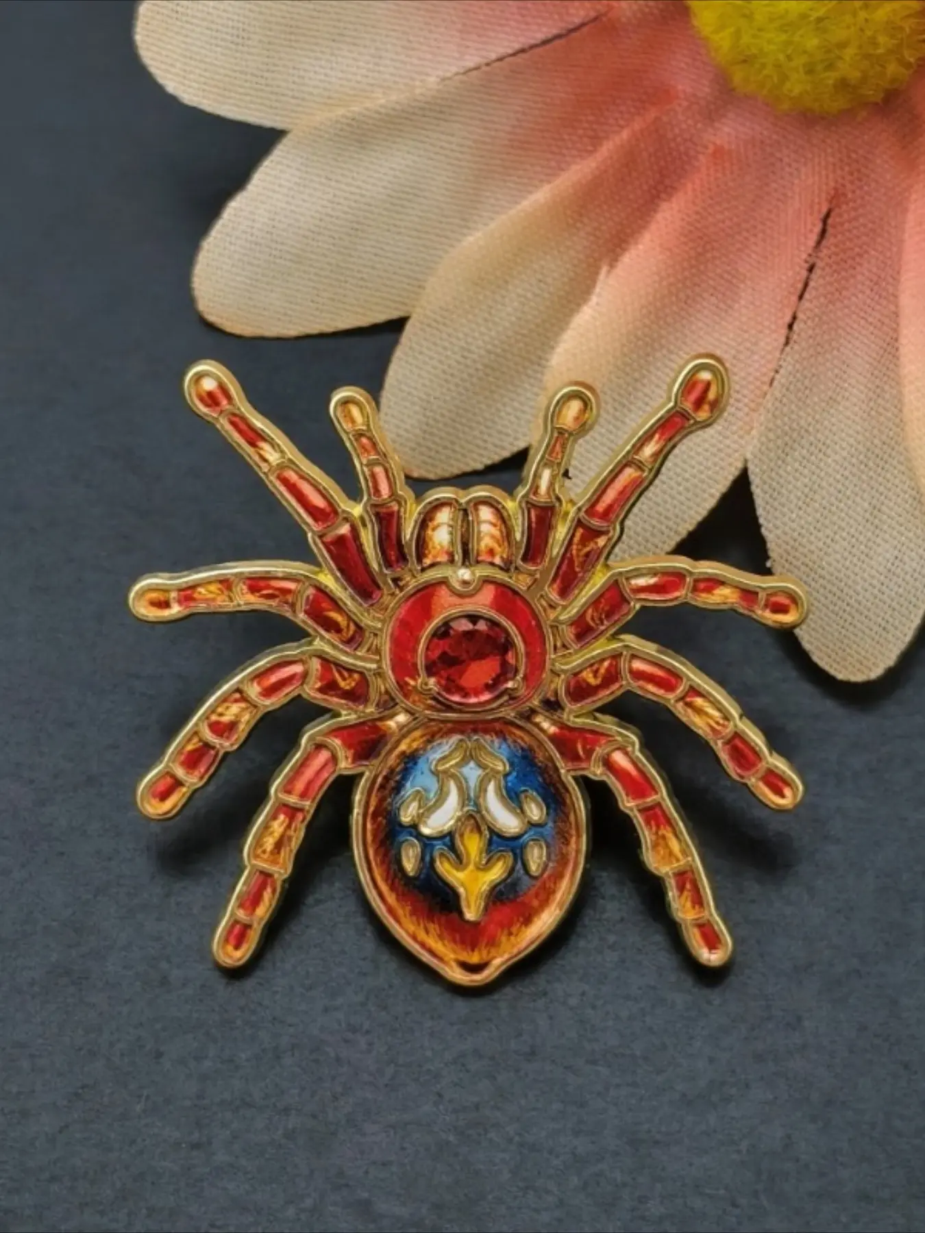 Vintage Tarantula Spider Enamel Pin with Red Rhinestone, Gothic Insect Lapel Brooch Arachnid Badge for Clothing Backpacks, Ideal Gift for Bug Lovers & Goth Style Fans