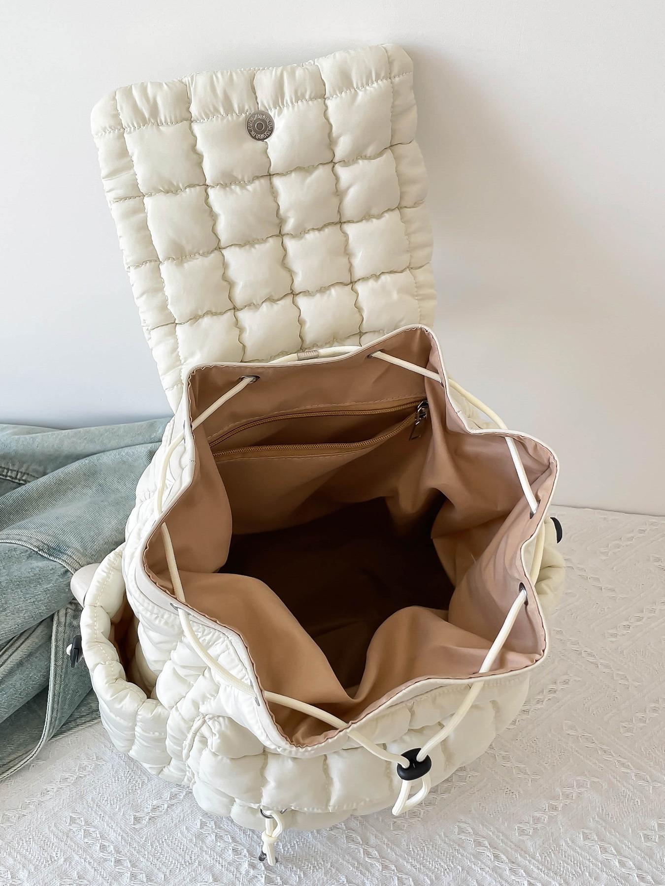 Fashionable and versatile simple diamond-patterned down jacket backpack, chain element personality creative shape backpack, niche and versatile multi-color optional, suitable for daily commuting, short-distance travel, etc.