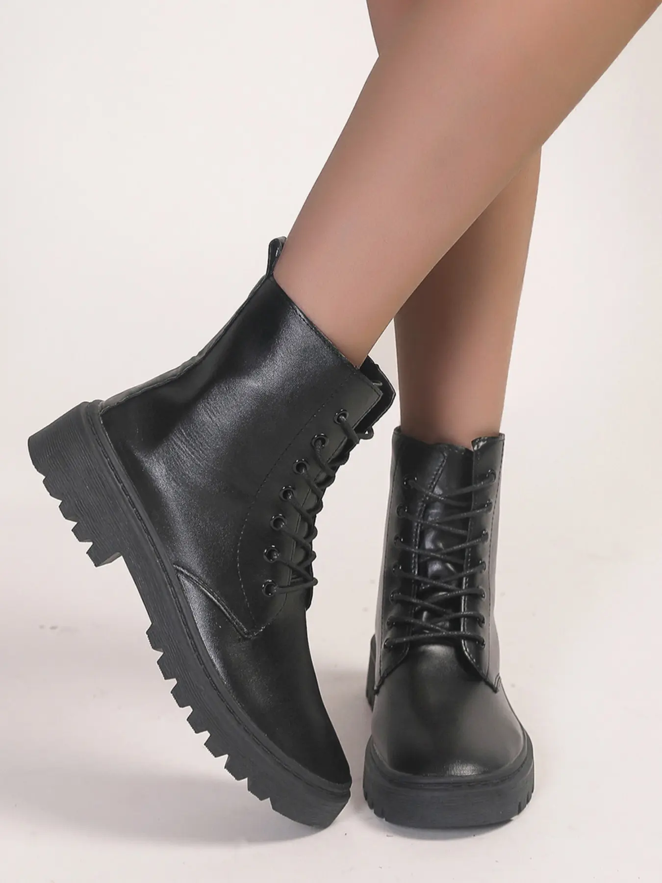 2026 Vintage Distressed Leather Chelsea Boots, Side Elastic Laces, Low Heel Ankle Boots, British Style, Fall Winter Casual Shoes