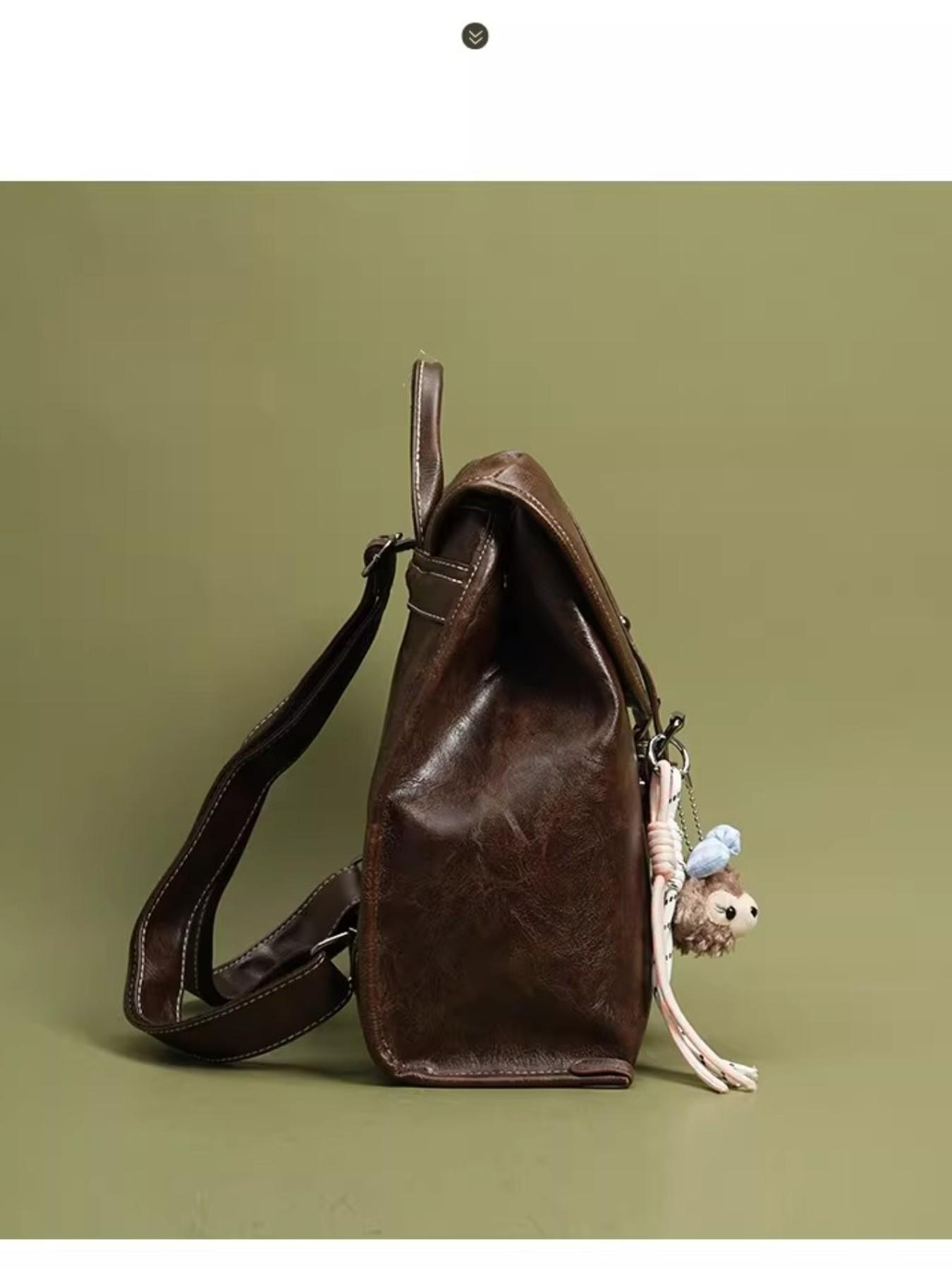 Retro leather backpack - Ladies' retro school style backpack! Classic flip cover backpack, with plush bear pendant and buckle details; Classic faux leather daily bag, suitable for school, commuting and traveling; Douyin bestseller fashion accessory; Light