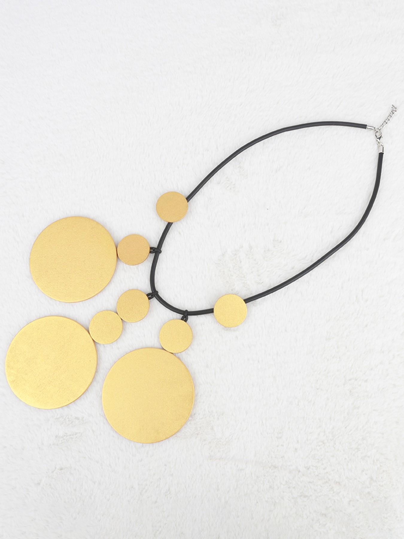 Elegant Round Pendant Necklace, Bold Fashion Jewelry for Women, Luxurious Party Accessory, Perfect for Dates and Events