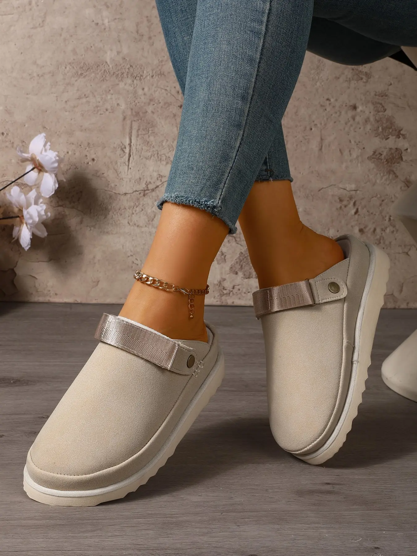 Women's Closed Toe Backless Clog Mules, Suede Upper, Adjustable Slingback Strap, Platform Slip-On, Casual Outdoor Walking Shoes, Adjustable Clogs