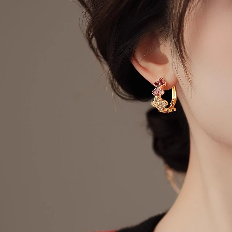 Clover Circle Earrings for Women, Luxury Light Luxury Ear Studs, Unique and Beautiful Ear Cuffs, High-End Fashion Jewelry