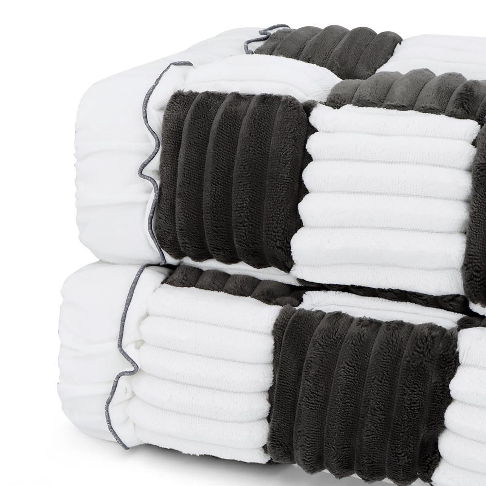 Pet Bed Mat for Car Backseat Extender Non-Slip Plaid Dog Bed Blanket for Car Back Seat Travel Pet Mat Custom Fit for Backseat Extenders and Seat Covers