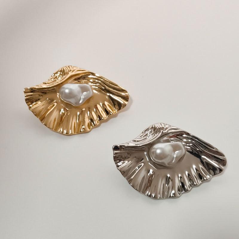 French Vintage High-End 3D Metal Shell Brooch, Unique Design Fashion Accessory, Jacket Flower Pin, Stylish Clothing Embellishment