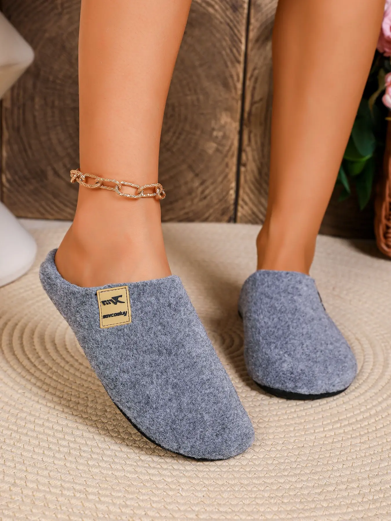 Women's Wide Fit Velvet Slip-On Shoes, Soft Warm Indoor Bedroom Slippers, Lightweight Non-Slip Comfortable Home Shoes for Winter