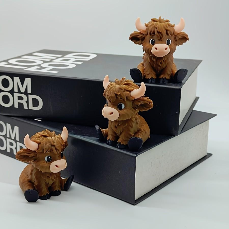 Cute Highland Cow Statue Decoration, Durable Plastic Office Pet Ornament, Perfect for Farmhouse Aesthetic Lovers, Ideal for Birthdays & Housewarming