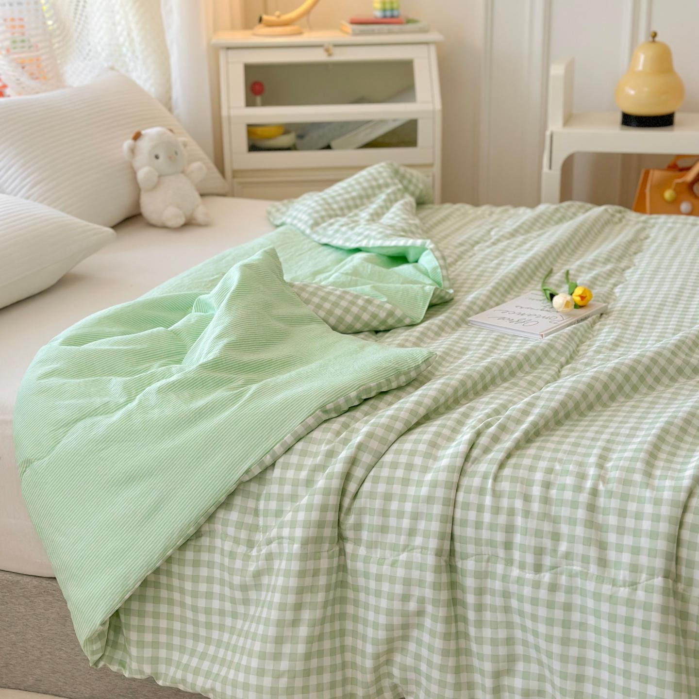 1pc Plaid Summer Quilt, Washable, Non-Clumping, Soft and Skin-Friendly, Ideal for Air Conditioning Use