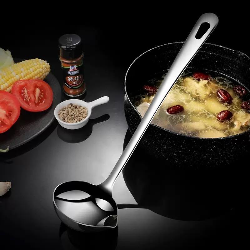 Stainless Steel Oil Separator Spoon, Hot Pot Filter Spoon, Soup Oil Divider, Leak Proof Spoon, Kitchen Tool for Home Use