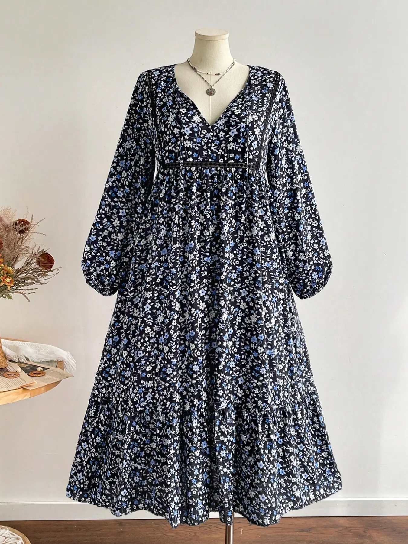 Women's Plus Size Floral V-Neck Tie Front Ruffle Patchwork Long Sleeve Dress, Vintage Festival Elegant Style, Perfect for Special Occasions