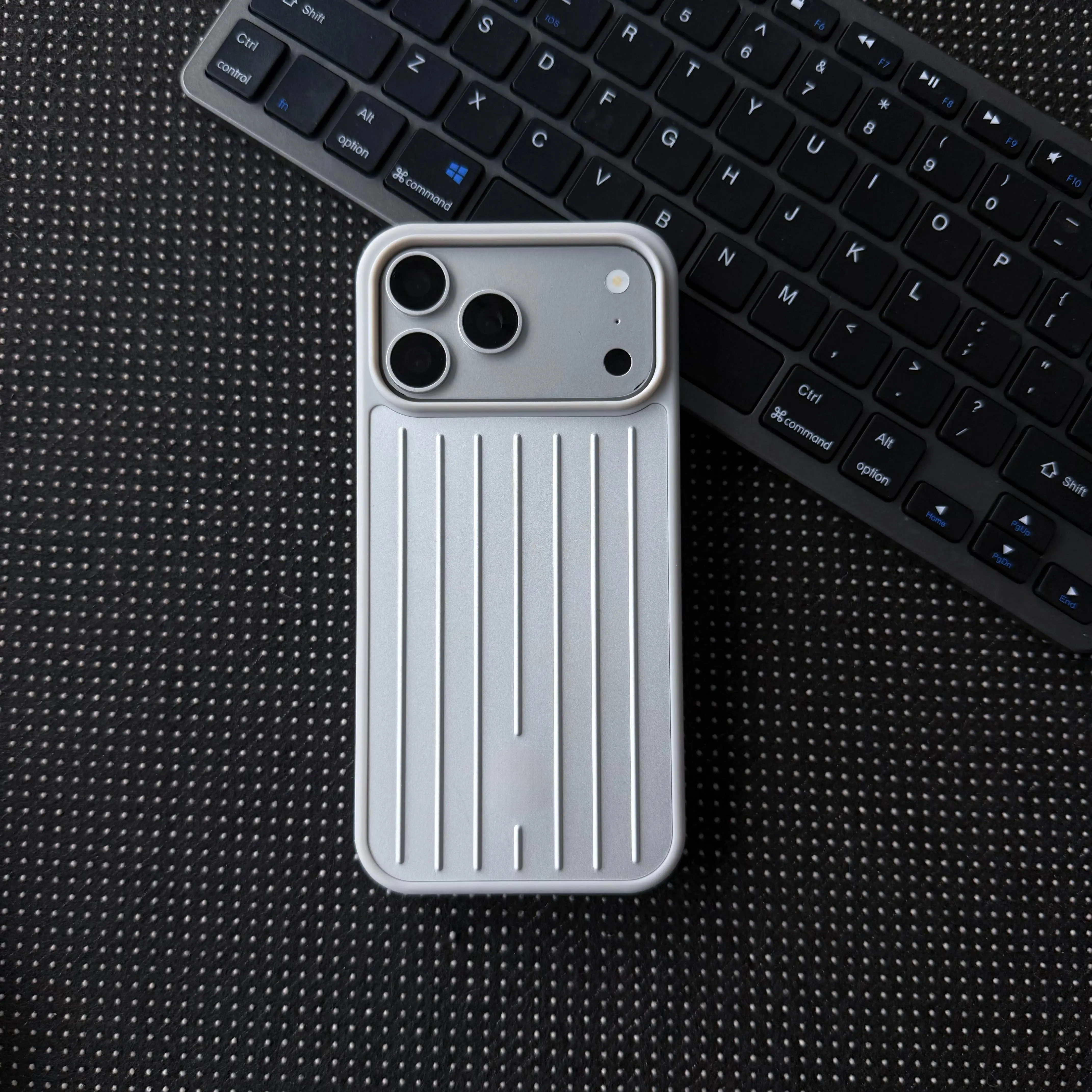 Aluminium-Magnesium Alloy Phone Case Accessories for iPhone 15 & 17 Pro Max, 16 Shockproof Protective Cover, Durable High-End Feel Clear Casing, Lovely Gift for Smartphone Protection
