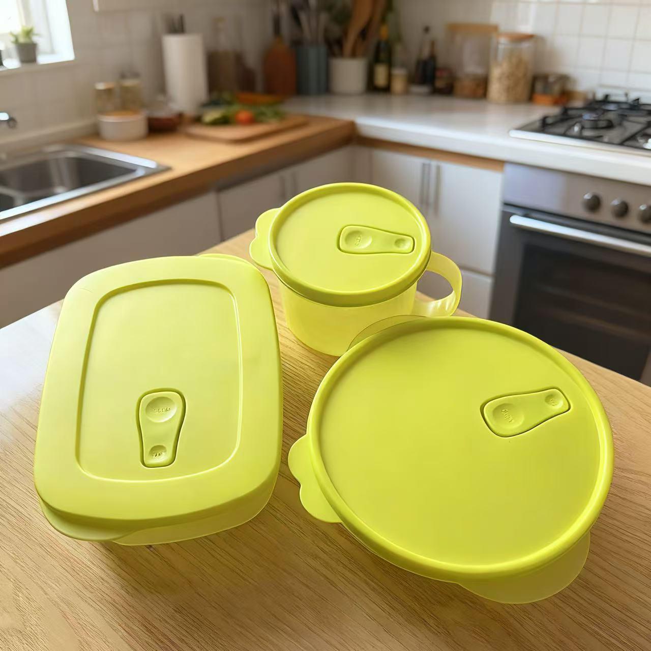 Three-Piece Lunch Box Set, Bento Box with Dividers, Microwave Safe Bowl with Heat-Resistant Handle, Easy to Clean, Ideal for Work and School