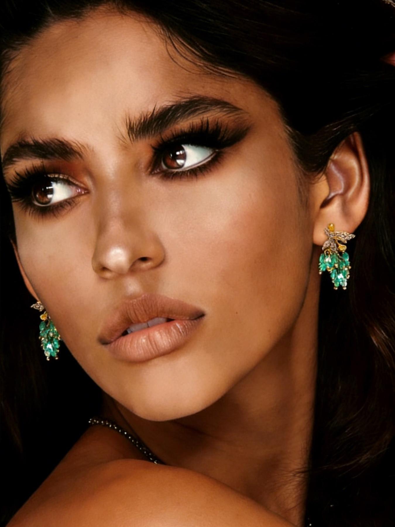 1 pair of vintage elegant leaf long earrings, suitable for daily commuting, vacation and dating, and also a surprising and exquisite small gift.