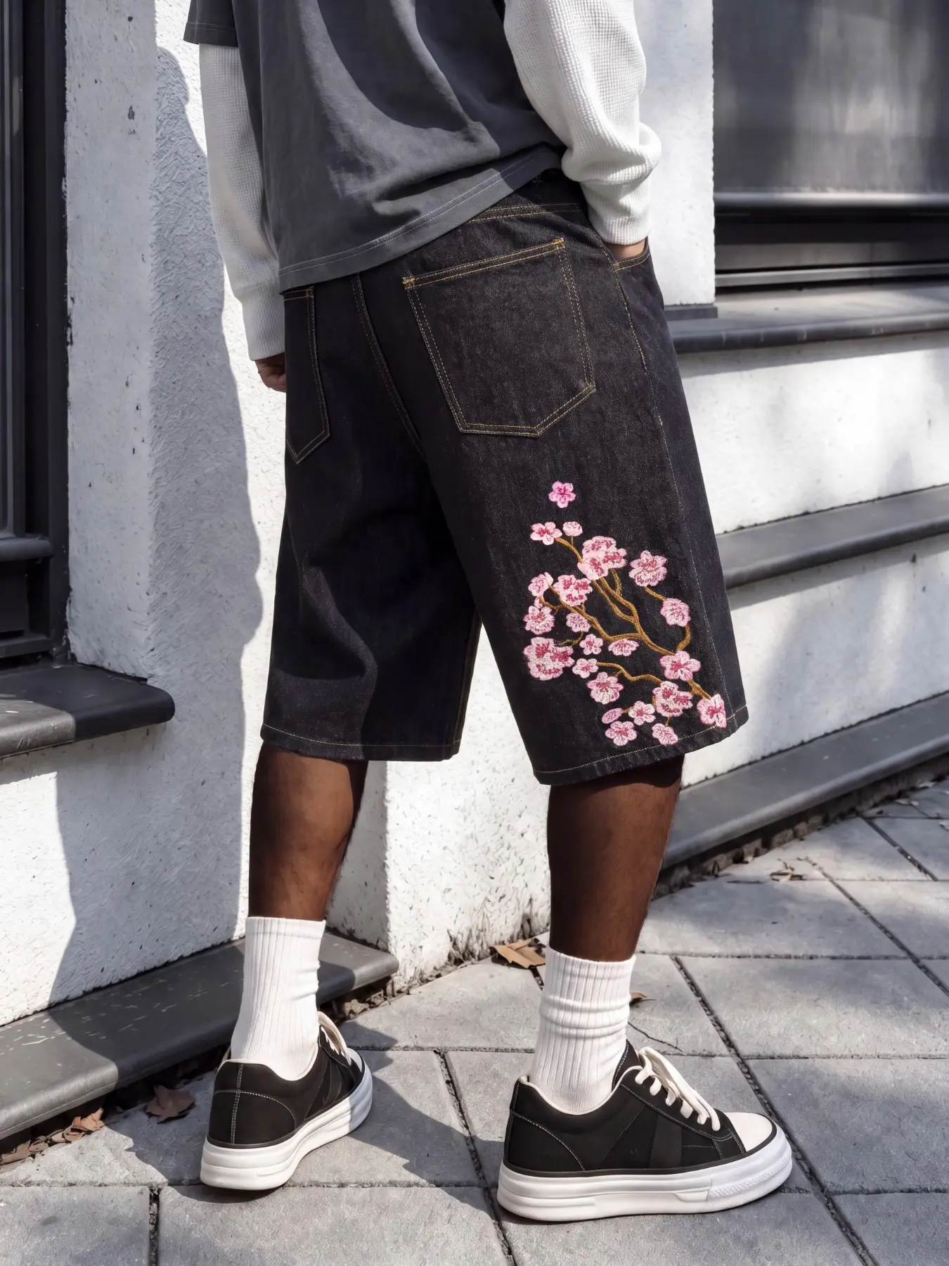 Men’s American Retro Straight-Leg Embroidered Denim Shorts, Loose Side Cherry Blossom Embroidery Design, Suitable for Shopping, Going Out, Parties, Vacations, and Various Streetwear Outfits