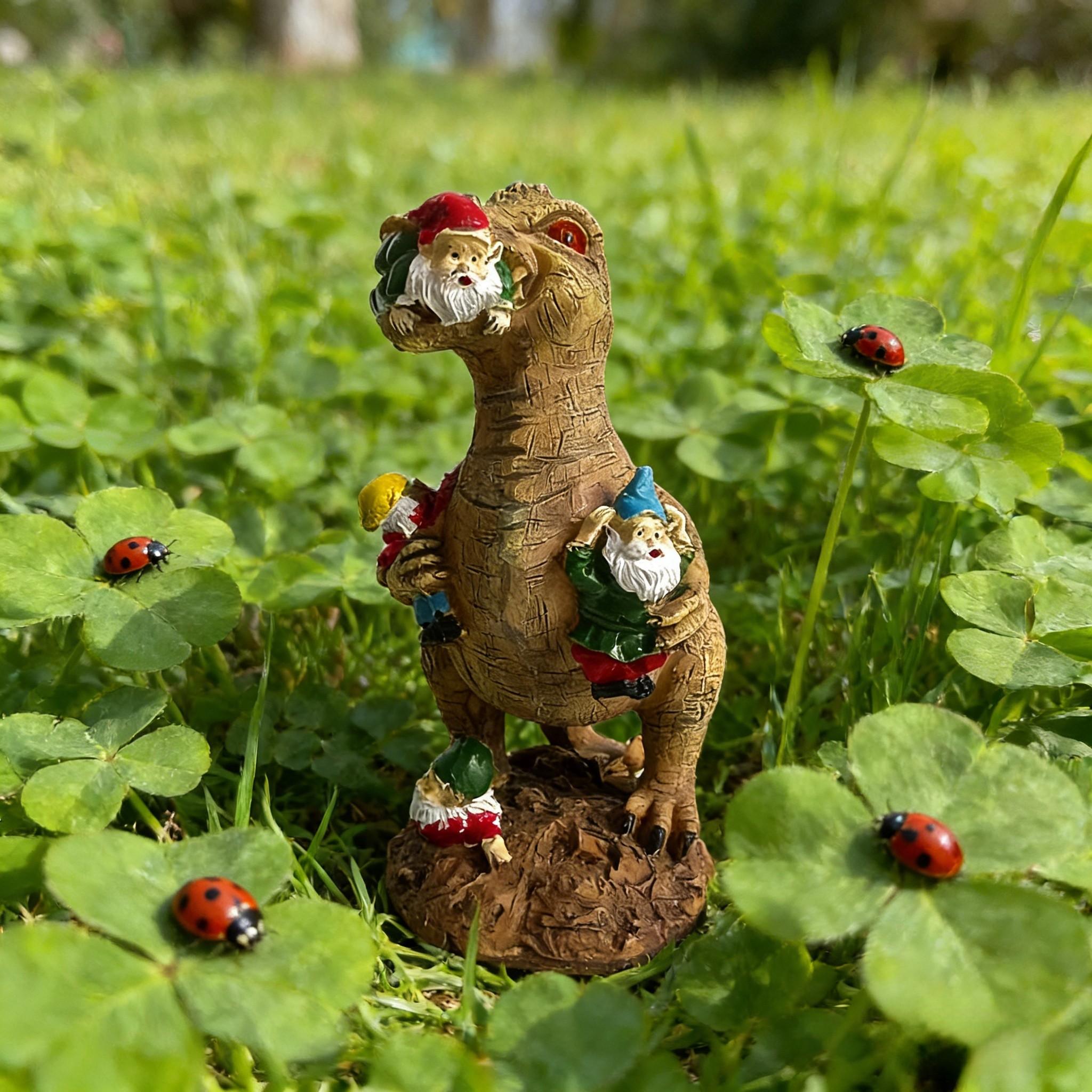 1pc Resin Dinosaur Gnome Ornament, Funny Prank Statue, Weird Gag Gift, Outdoor Garden & Home Decor, Funny Figurine Toy for April Fools’ Day, Mother’s Day, Father’s Day, Graduation