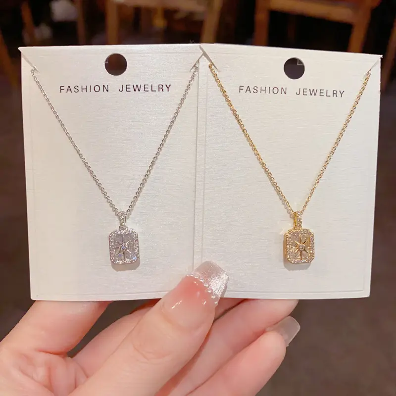 Women's Square Pendant Clavicle Necklace - All-Seasons, Full-Diamond Encrusted, Plain, Light-Luxury Fashion Costume Jewelry, Casual/Formal Versatile Shiny Accessory for Internet Influencers, Women's Gifts