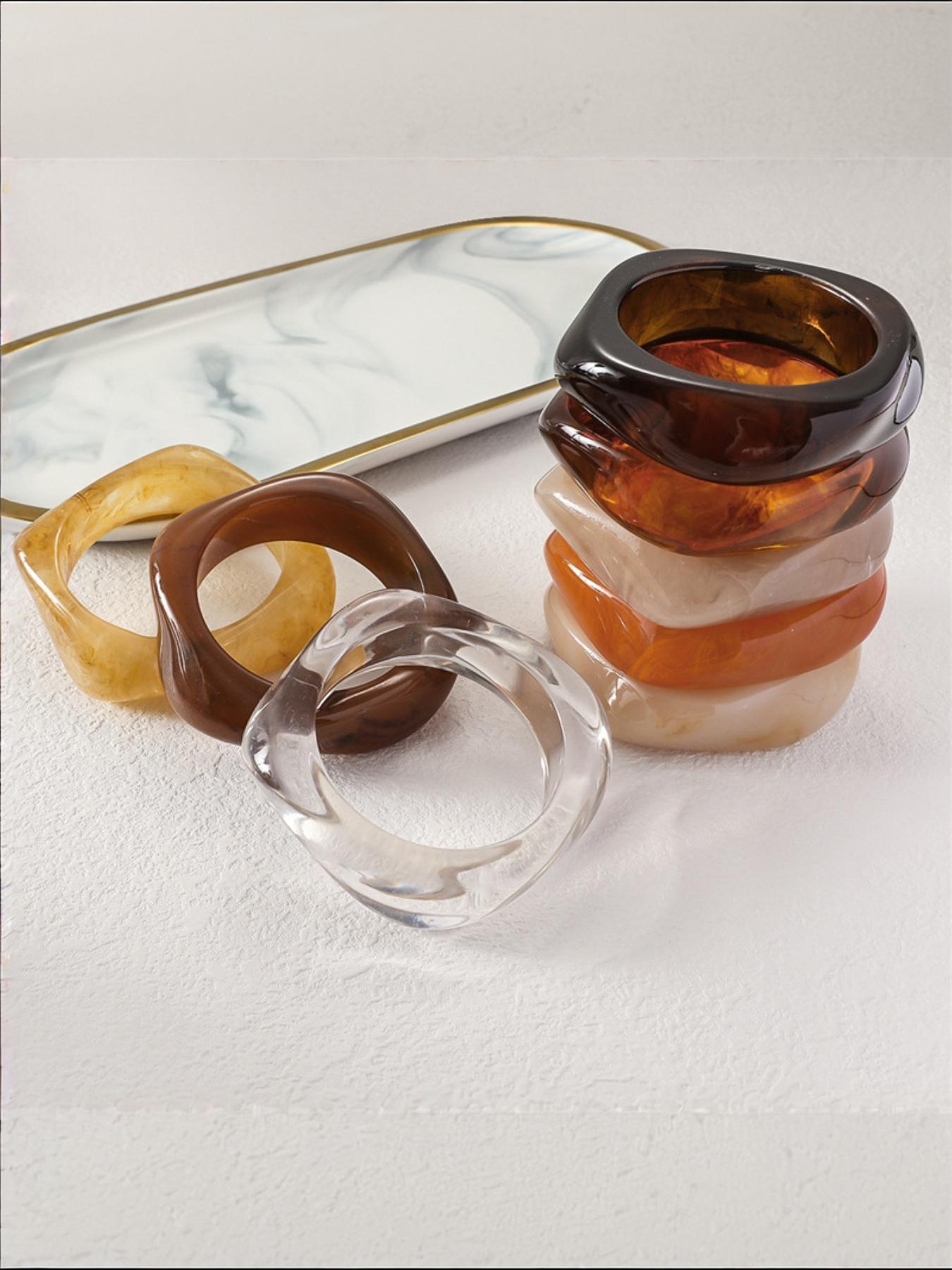 Vintage Acrylic Resin Bracelet for Women, High-End Elegant Band, Unique Style, Small Crowd Exclusive Jewelry Accessory