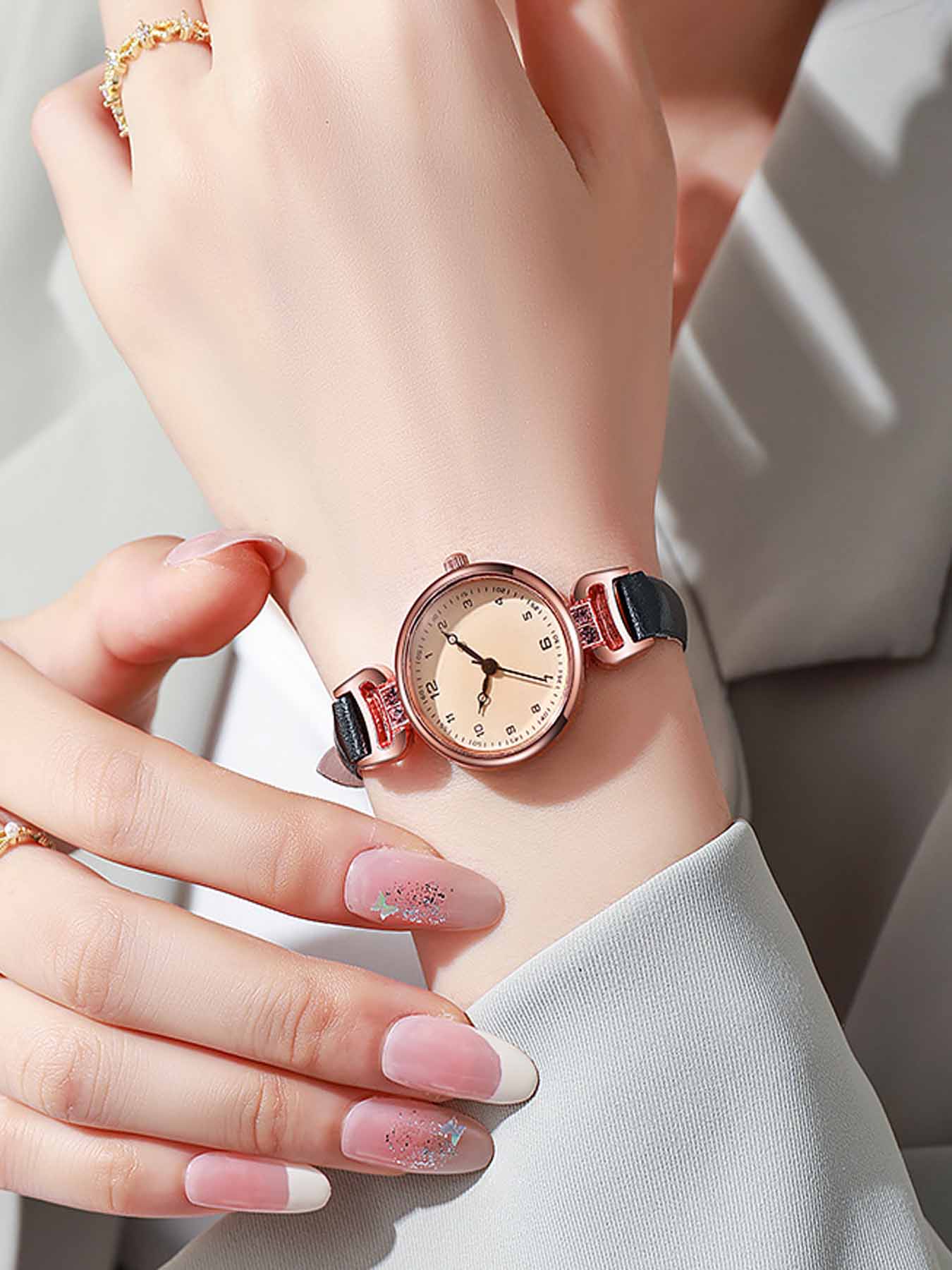 Fashion and Elegant Quartz Watch PU Leather Thin Strap Women's Quartz Watch Solid Color Fashion Women's Watch