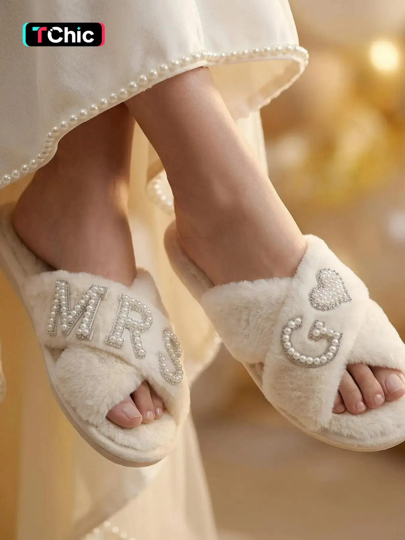 Customizable Letter G slippers,Bridal Slippers,X-Strap Plush Soft Casual Slide Slippers with Pearl Rhinestone Heart Design,  Perfect Gift for Wedding and Holidays