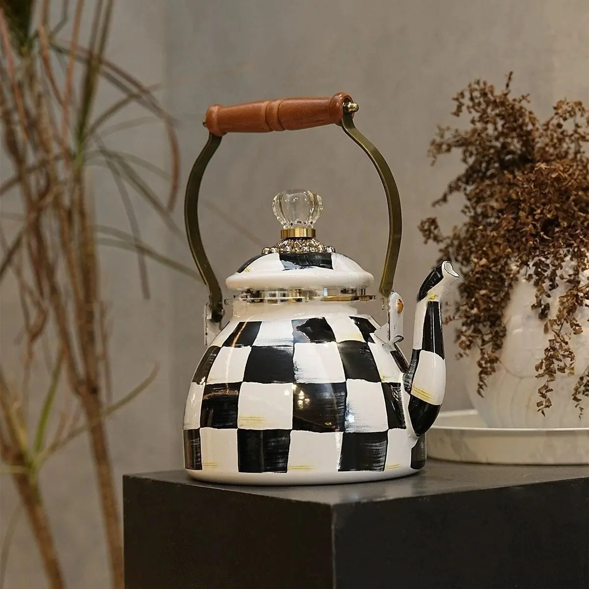 2.5L Classic Plaid Enamel Water Boiler with Wooden Handle, Diamond Lid Large Capacity Inclined Pitcher, All-Season Durable Water Jug, Tea Pitcher