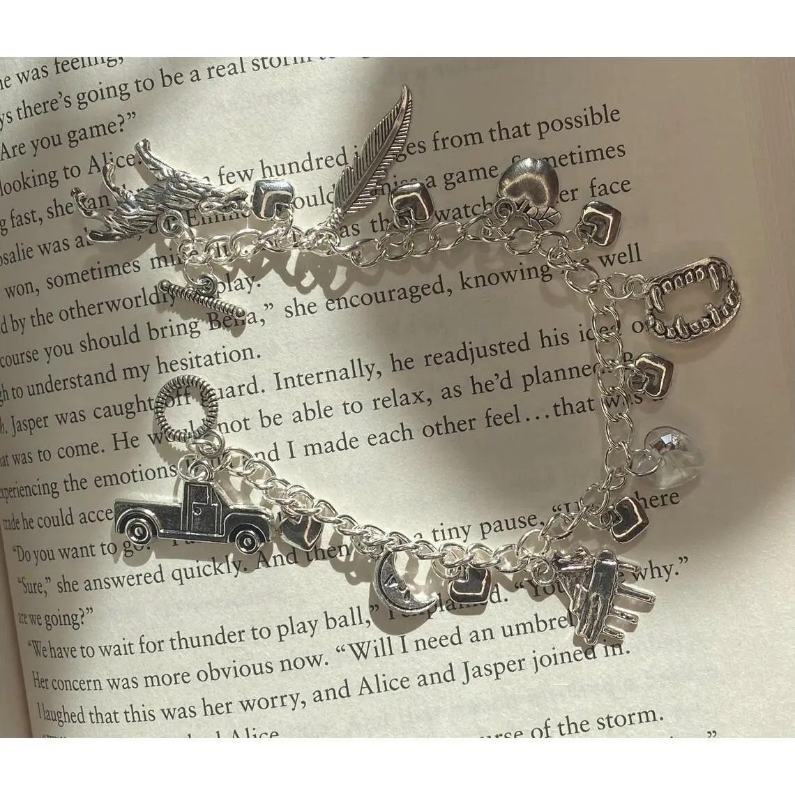 Twilight Charm Bracelet | Bella's wolf and crystal heart | Twilight saga fan art | Twilight inspired charm bracelets