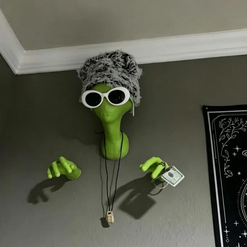 3D Area 51 Alien Wall Sculpture, Weird Aesthetic Sci-Fi Decorative Wall Decor, Trendy Bedroom Living Room Ornament, Halloween Photo Prop Gift for Alien Collectors