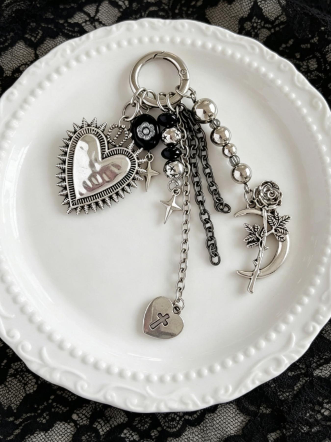 Gothic Vintage Heart Keychain, Y2K Dark Style Personalized Bag Charm, Silver Color Cross Rose Metal Pendant, Unique Accessory, Keychain Jewelry, Stainless Steel Keychain