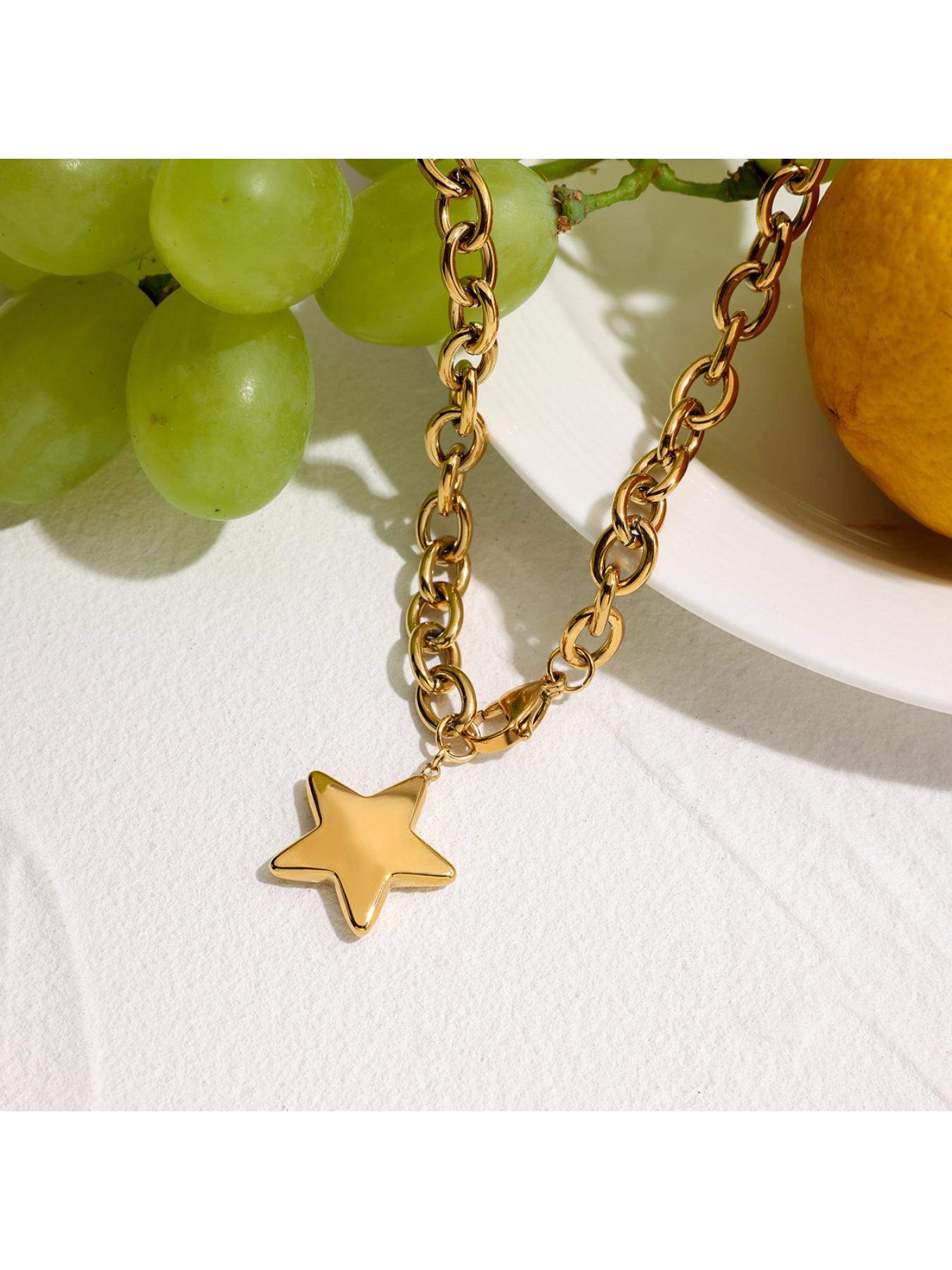 Stainless steel necklace - luxurious and exclusive, small-sized, five-pointed star titanium steel, non-fading, 18K gold jewelry, elegant and sophisticated for women.