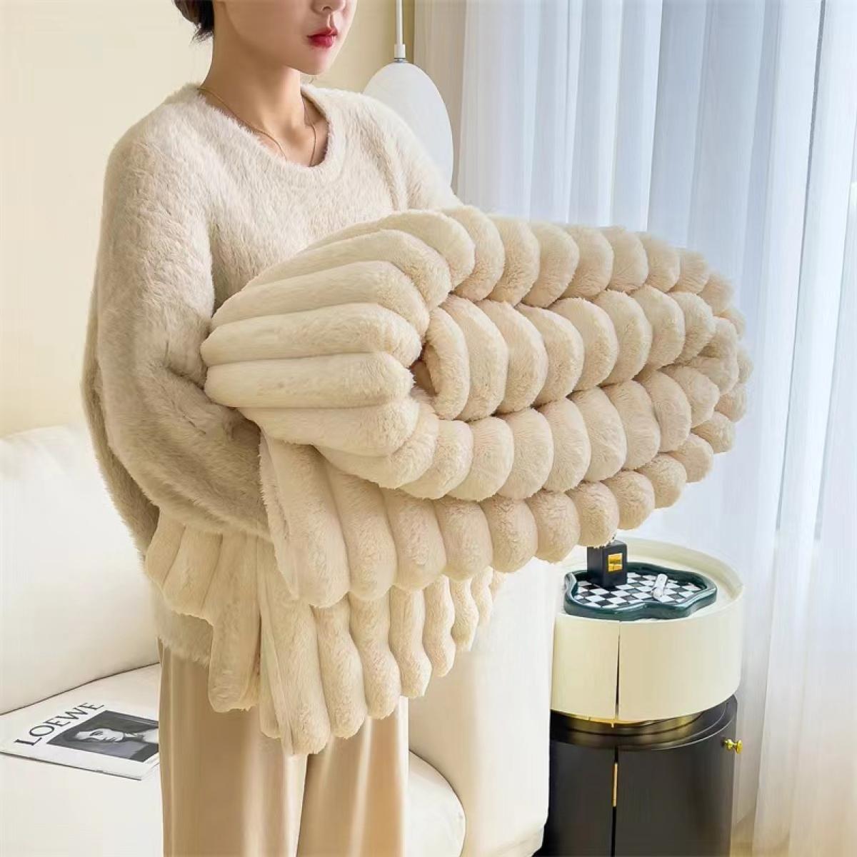 Faux Rabbit Fur Soft Fleece Blanket, Thick Warm Blanket, Soft Fluffy Blanket, Warm Bedroom Blanket, Warm & Cozy Throw Blanket, Versatile All-Season Gift for Home, Office & Travel, Available in Twin/Full/Queen/King Sizes