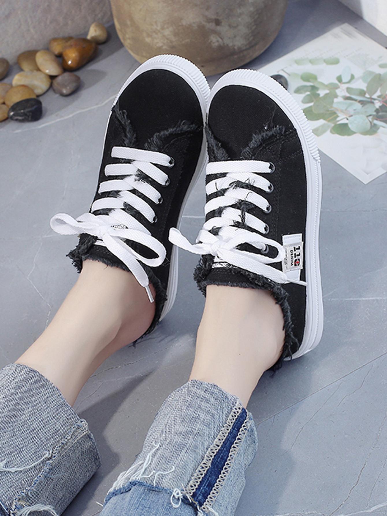 1 Pair Of Stylish Casual Sneaker Flat Walking Shoes in White, Black and Blue, Versatile, Easy To Wear, Suitable for All Seasons
