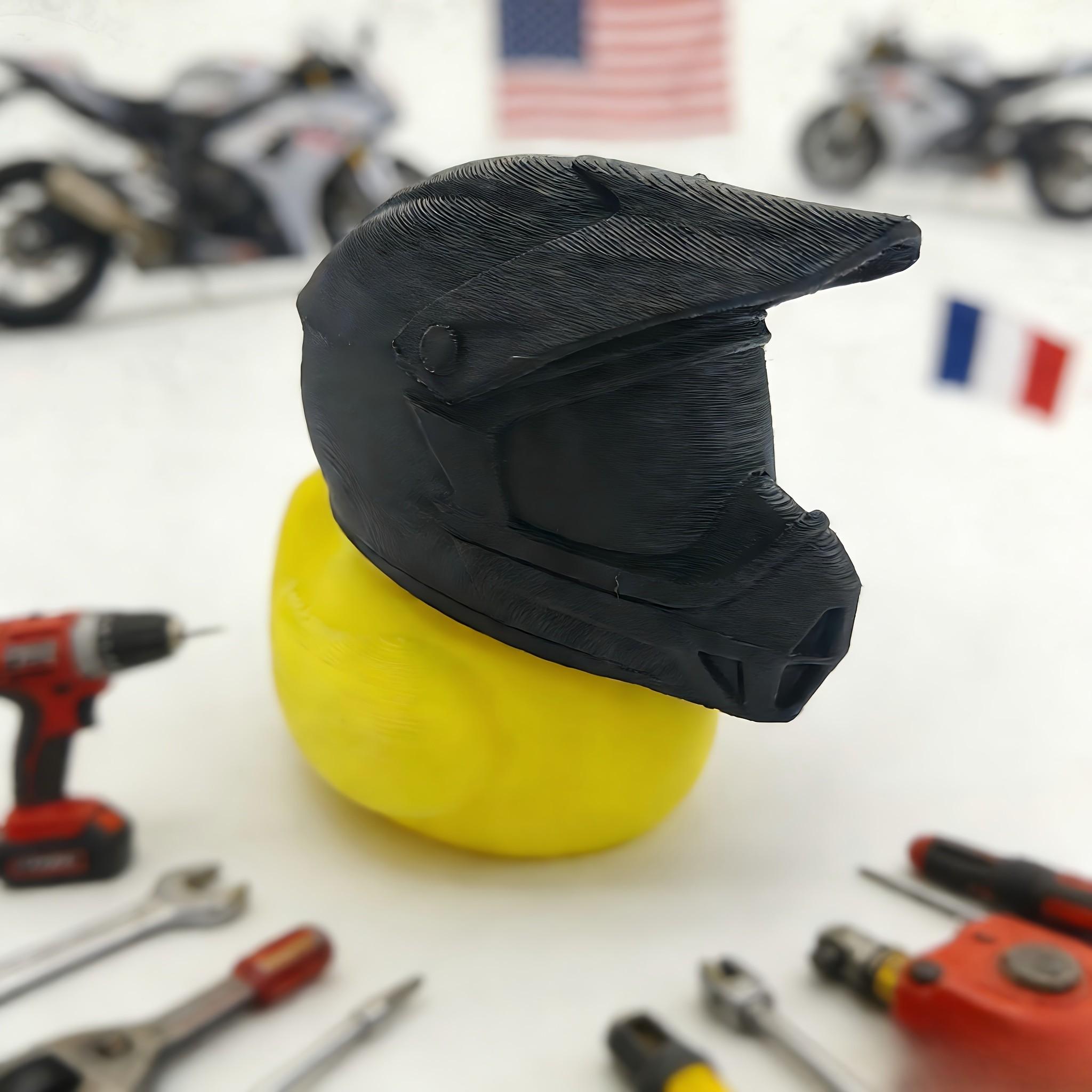 Mini Creative Desk Decoration Duck Figure with Helmet, Perfect for Living Room, Office, All Occasions, Ideal Gift, Made of Plastic