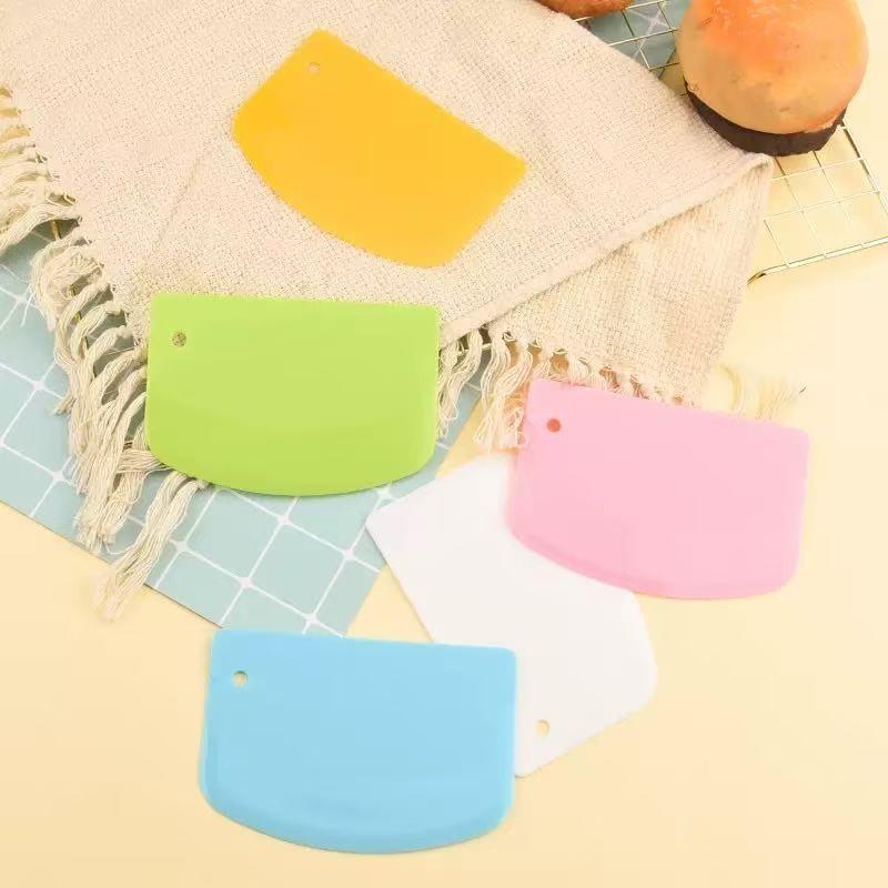 5 Piece Dough Scraper Set, Plastic Bench Scraper, Bowl Spatula, Kitchen Pastry Cutting Tool, Baking Tools, Kitchenware, Home Baking Supplies, Suitable for Bread Dough, Pastries, Pizza, Baking Cakes, Pastry Decorating Tools
