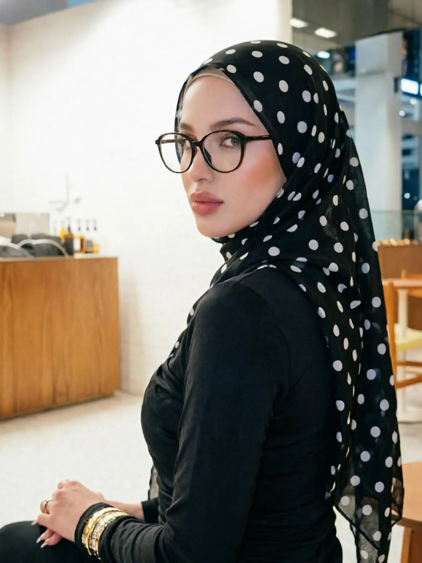 Women's Fashion Hijab for Muslim Head Scarf with Classic Dot Pattern, Versatile Scarf for Everyday Wear, Lightweight Luxury Wrap for Outdoors