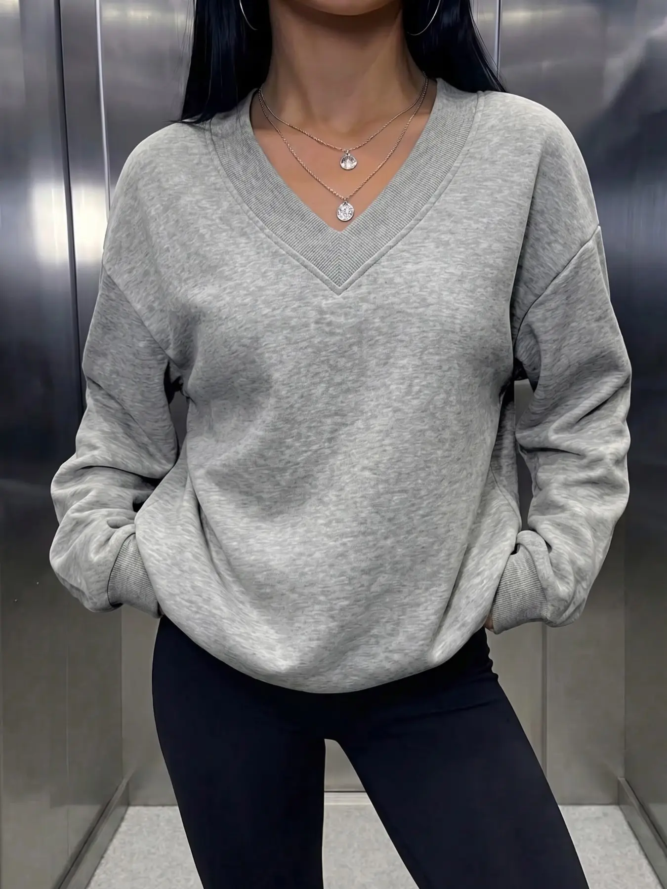 Women's Heather Grey V‑Neck Long‑Sleeve Sweatshirt, Loose Casual Street‑Style Top for Night Outings, Parties and Multiple Matches, Relaxed‑Fit Daily Weekend Wear