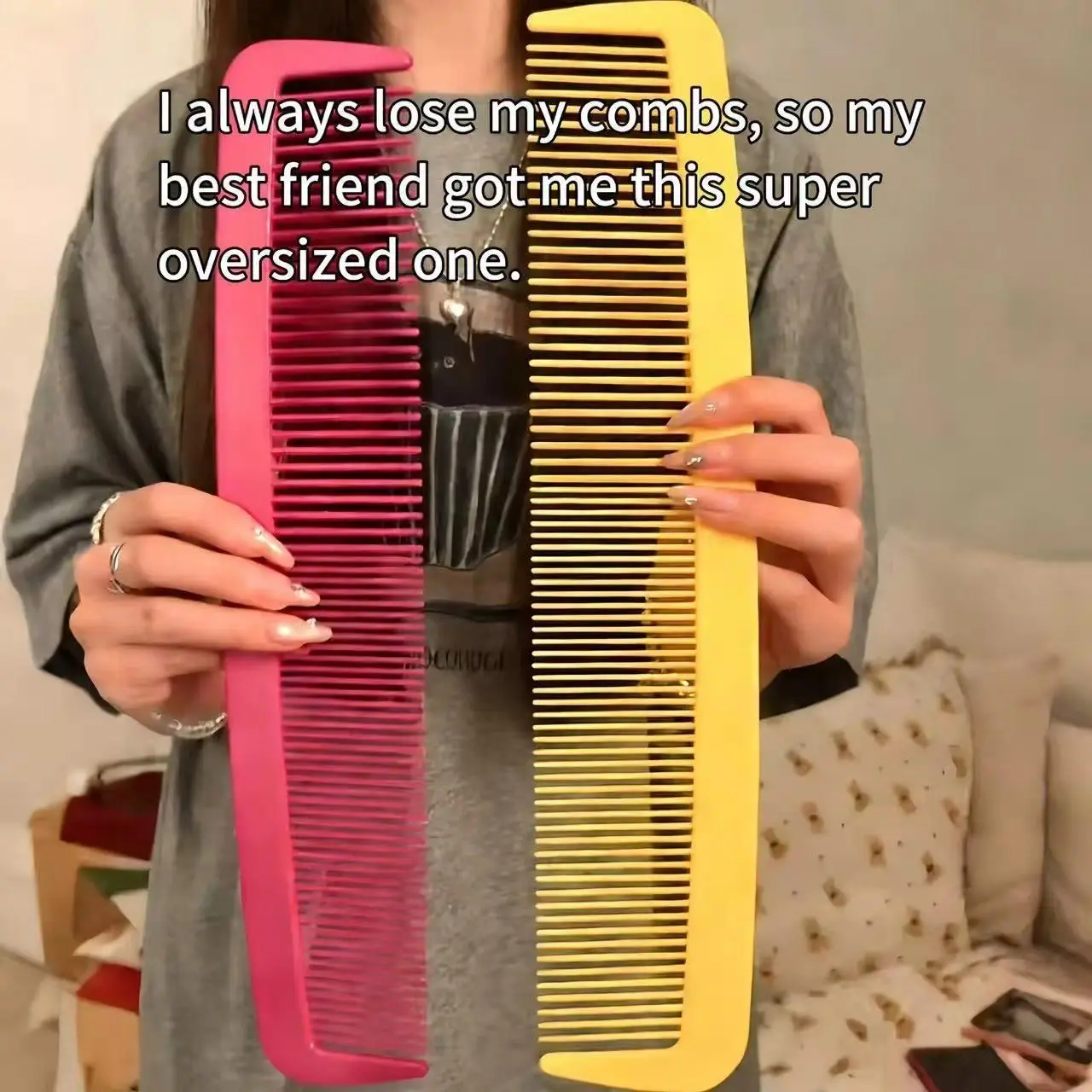 38cm Oversized Quirky Comb - Lightweight, Easy-to-Hold Giant Creative Hair Styling Fun Prop, Decorative Salon Accessory for Cosplay Events, Halloween Parties, All Seasons Gift for Beauty Lovers (Events & Props, Playful Look)