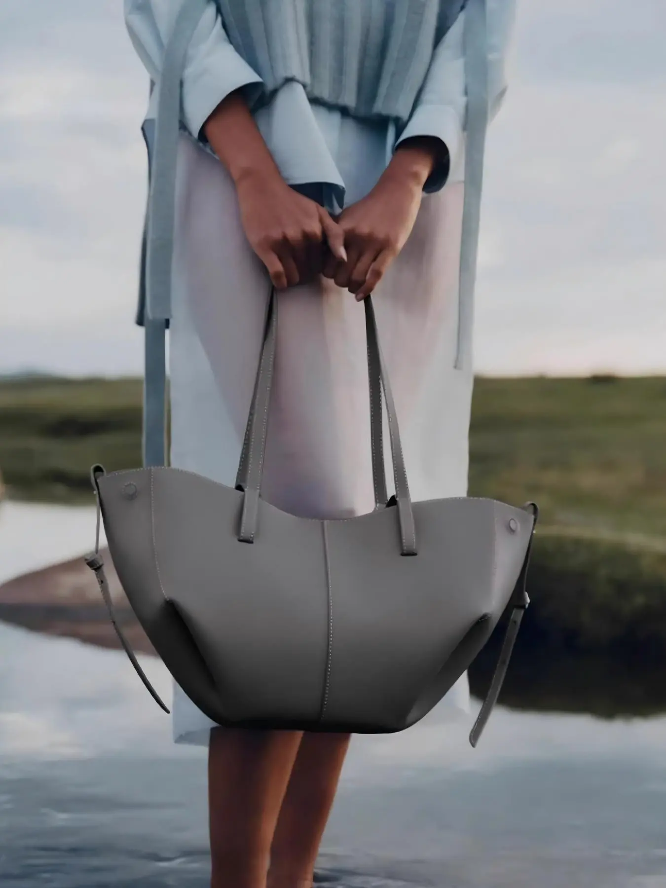 Women's Genuine Leather Feather Bag, Large Tote Bag, High Capacity Bucket Bag, Fashionable Shoulder Handbag for Daily Use & Special Occasions