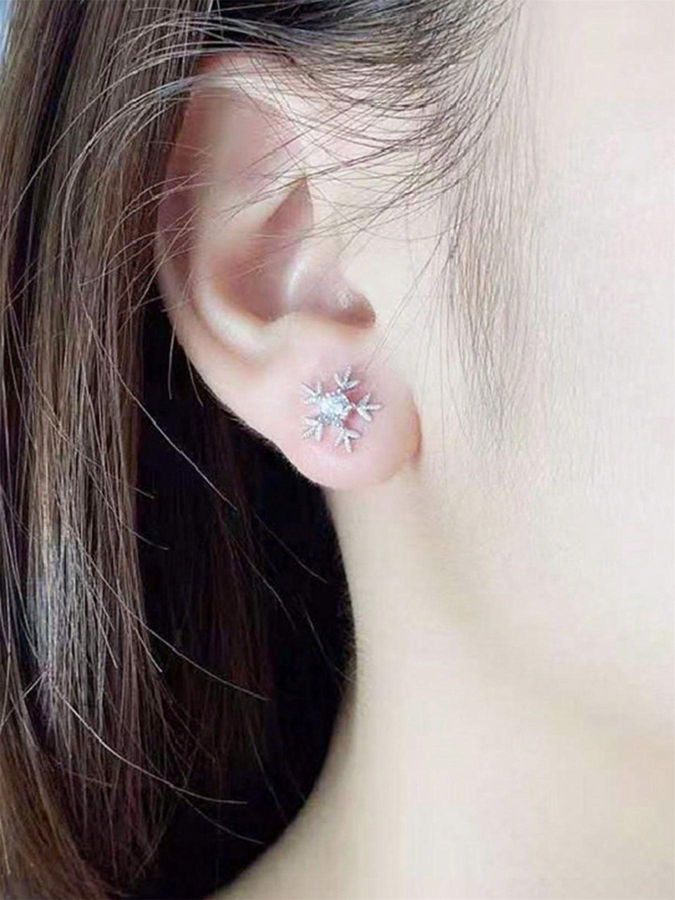1 Pair Romantic Cubic Zirconia Snowflake Stud Earrings For Women For Wedding Christmas Day Gift