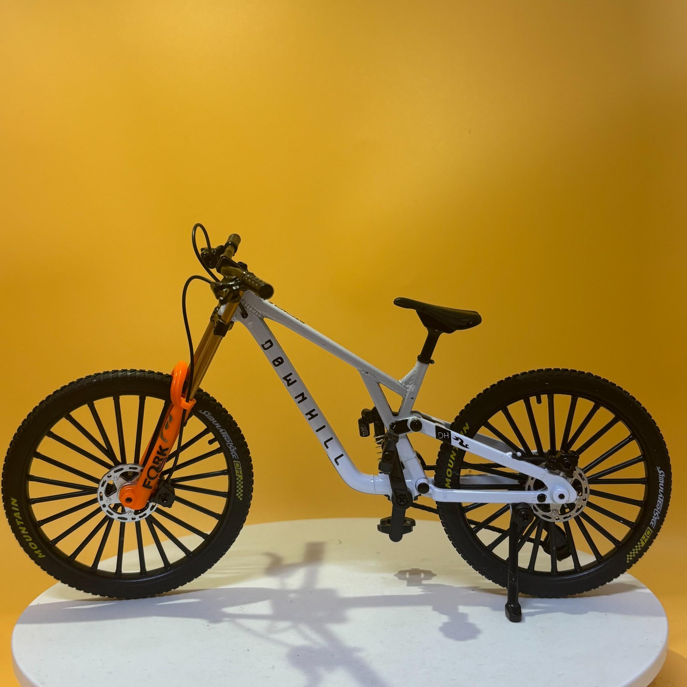 New Alloy Bicycle Model, Realistic Design Mountain Bike, Road Bike Desktop Decor, Collectible Mini Bike, Office & Home Decoration, Christmas Gift, No Power Needed